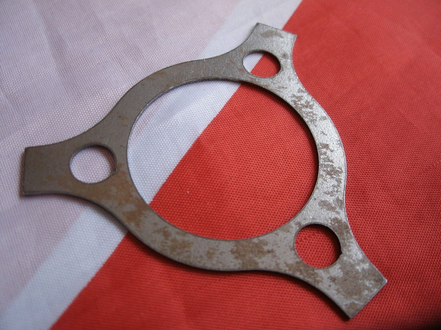 NOS Rover P6 2000 2200 & 3500 One Girling Rear Brake Pad Lock Tab 605053