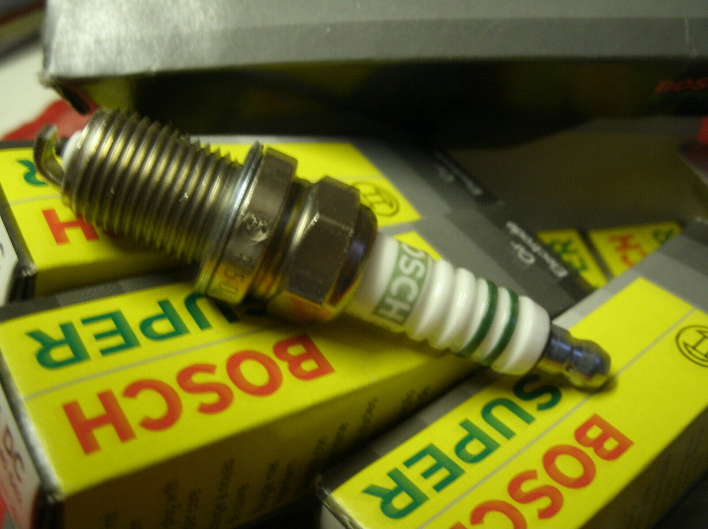 FORD MODELS BOSCH FR6DC 0 242 240 526 SPARK PLUG ONE SET OF 4