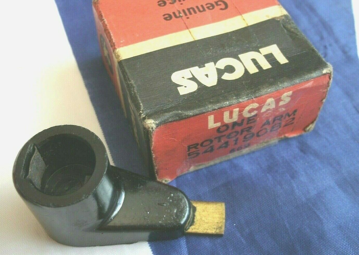 One NOS V8 Rotor Arm Lucas 54419082 Aston Rolls Rover Triumph Stag With O/E Box