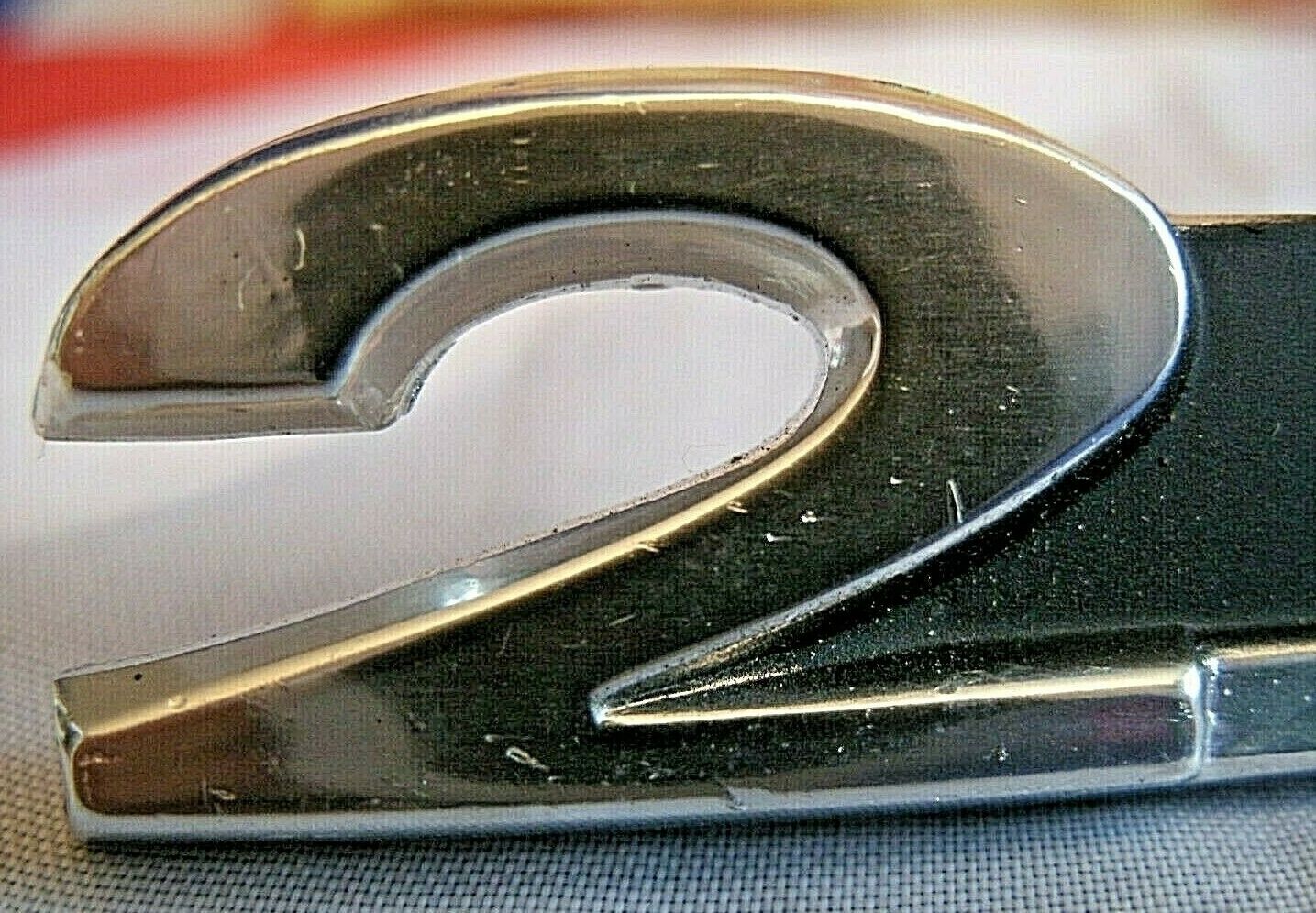1 NOS Rover P6 2000 Motif Plaque Badge Boot or Wing With 2 Frictice Fitting Bush