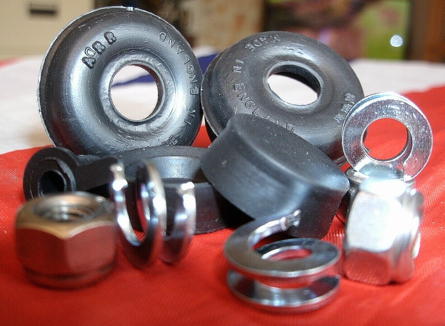 Rover P4 Rear Brake Cylinder Service set Rubber Seals Lock nut & Special Washers
