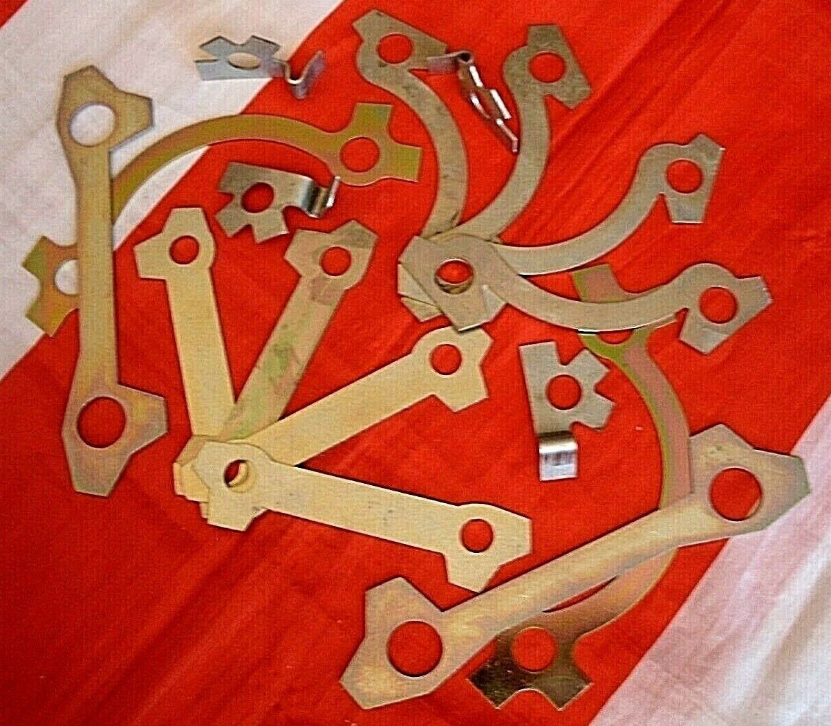 FORD LOTUS CORTINA MK 1 NEW SET OF FRONT SUSPENSION ENGINE MOUNT LOCK TABS KIT.