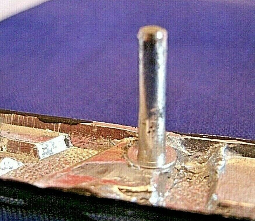 1 NOS Rover P6 2000 Motif Plaque Badge Boot or Wing With 2 Frictice Fitting Bush