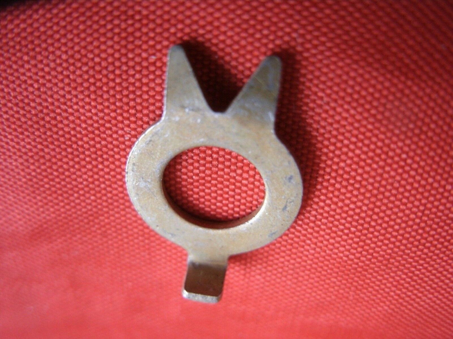 NOS Rover P6 2000 2200 & 3500 One Girling Rear Brake Pad Lock Tab 605053