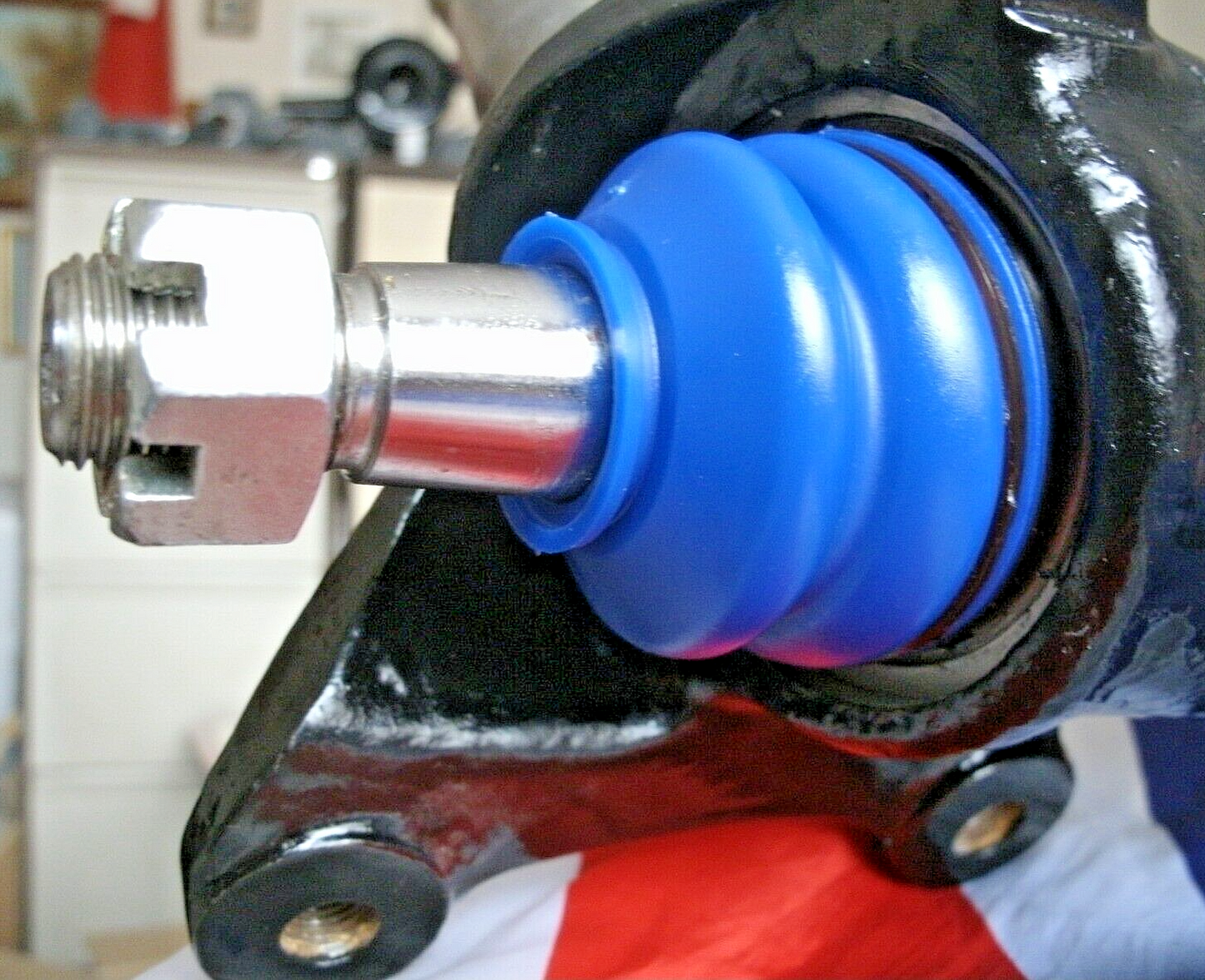 1 new Rover P6 Flexible Dust Cover For The Lower Ball Joint For the Front Swivel