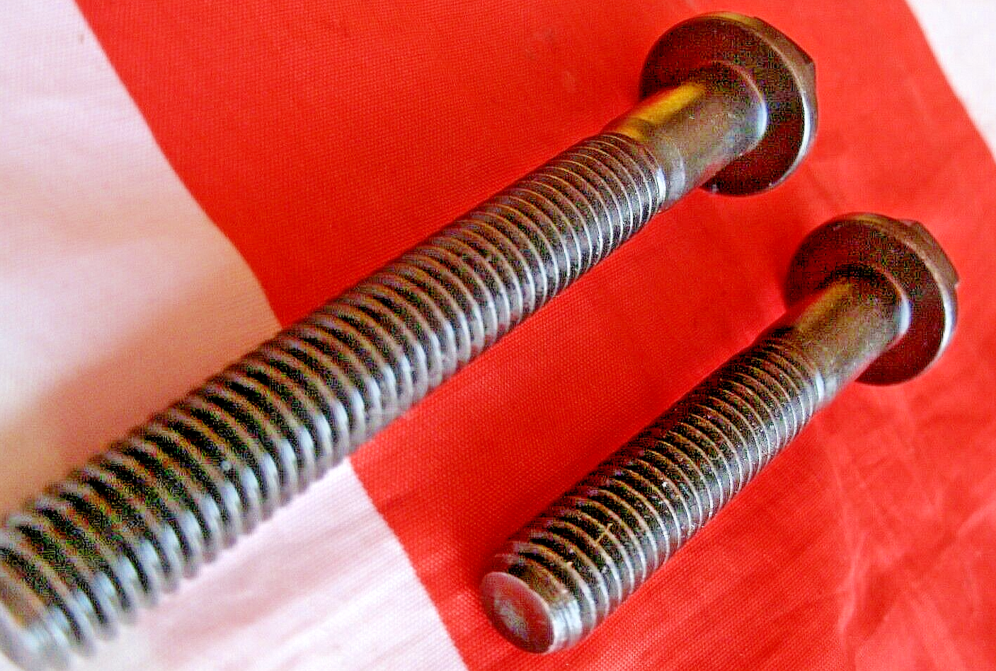 Land Rover V8 One Set 20 Cylinder Head Bolts Centre Two Rows Later Engine's