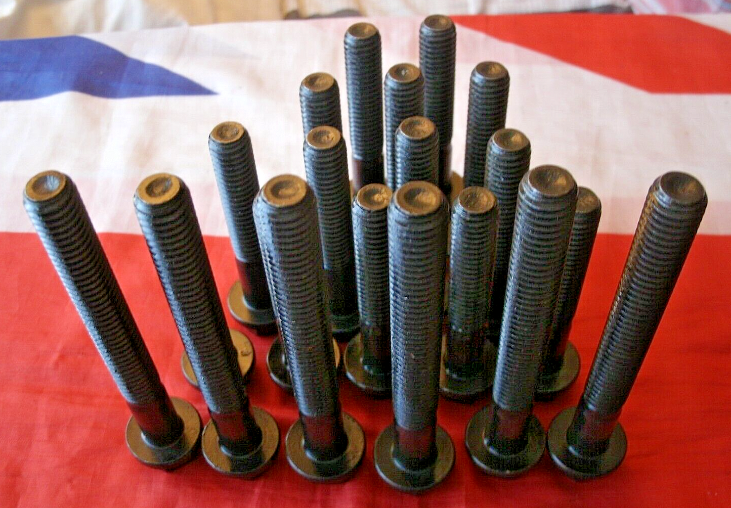 Land Rover V8 One Set 20 Cylinder Head Bolts Centre Two Rows Later Engine's
