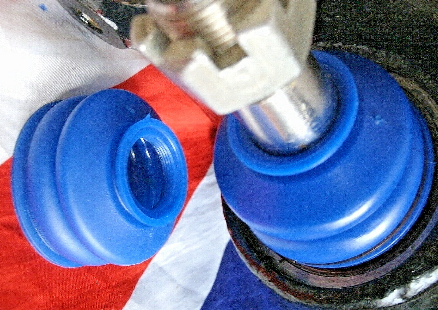 1 new Rover P6 Flexible Dust Cover For The Lower Ball Joint For the Front Swivel