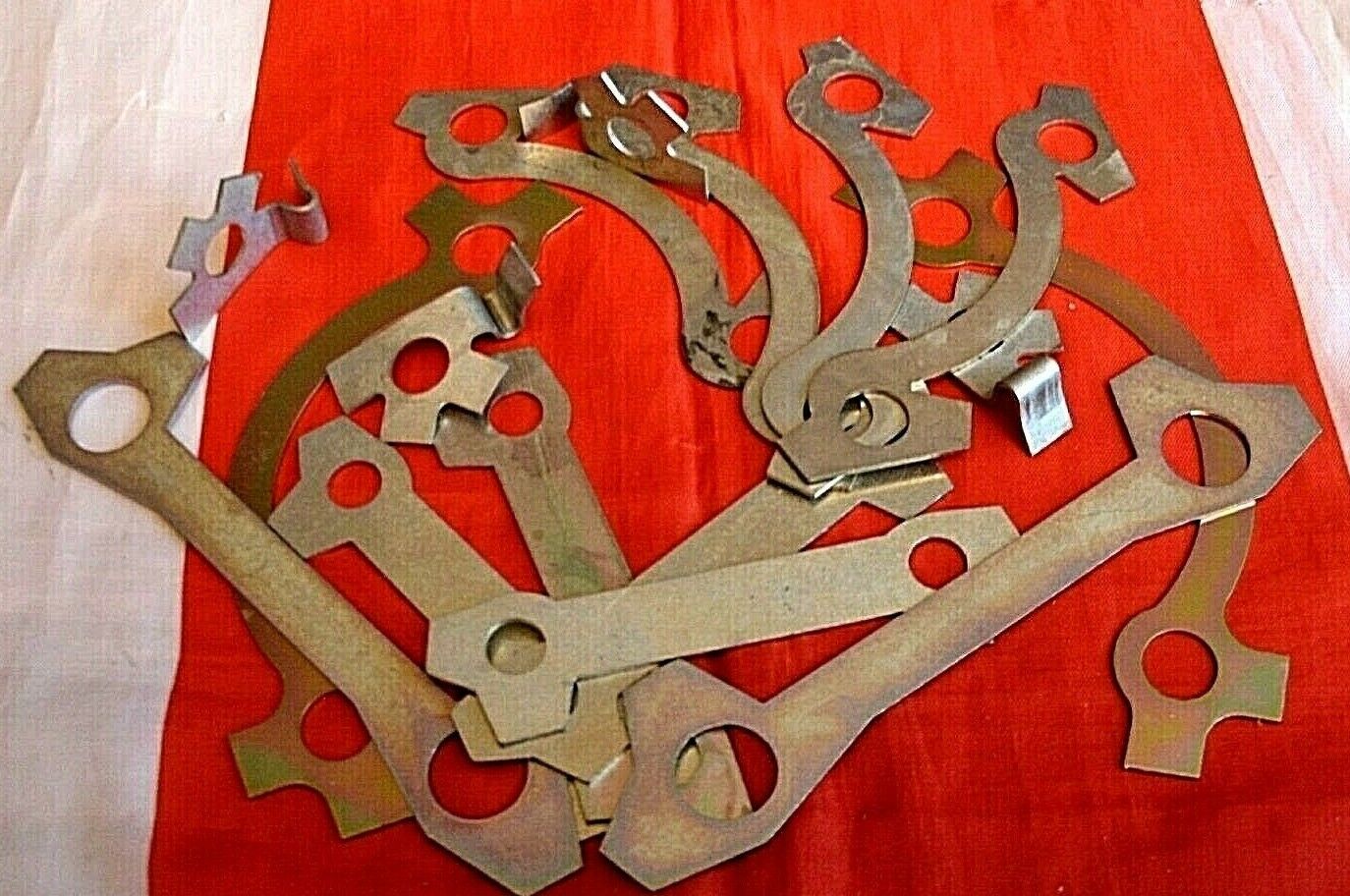 FORD LOTUS CORTINA MK 1 NEW SET OF FRONT SUSPENSION ENGINE MOUNT LOCK TABS KIT.