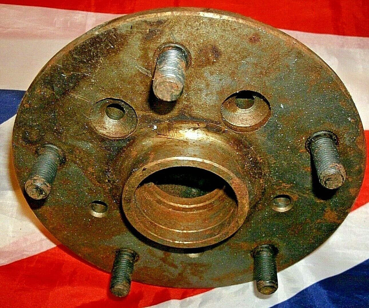 NOS Rover P6 V8 Front Suspension Hub Assemble & Wheel Studs