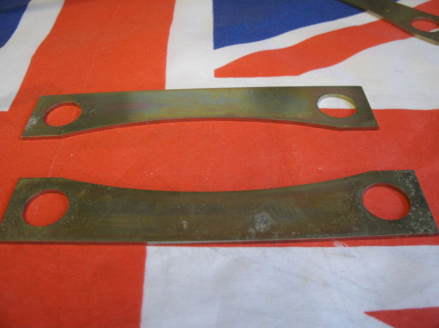 RELIANT SCIMITAR GTC GTE MODELS WITH 3 POT FRONT BRAKE CALIPER LOCK TABS PAIR 2