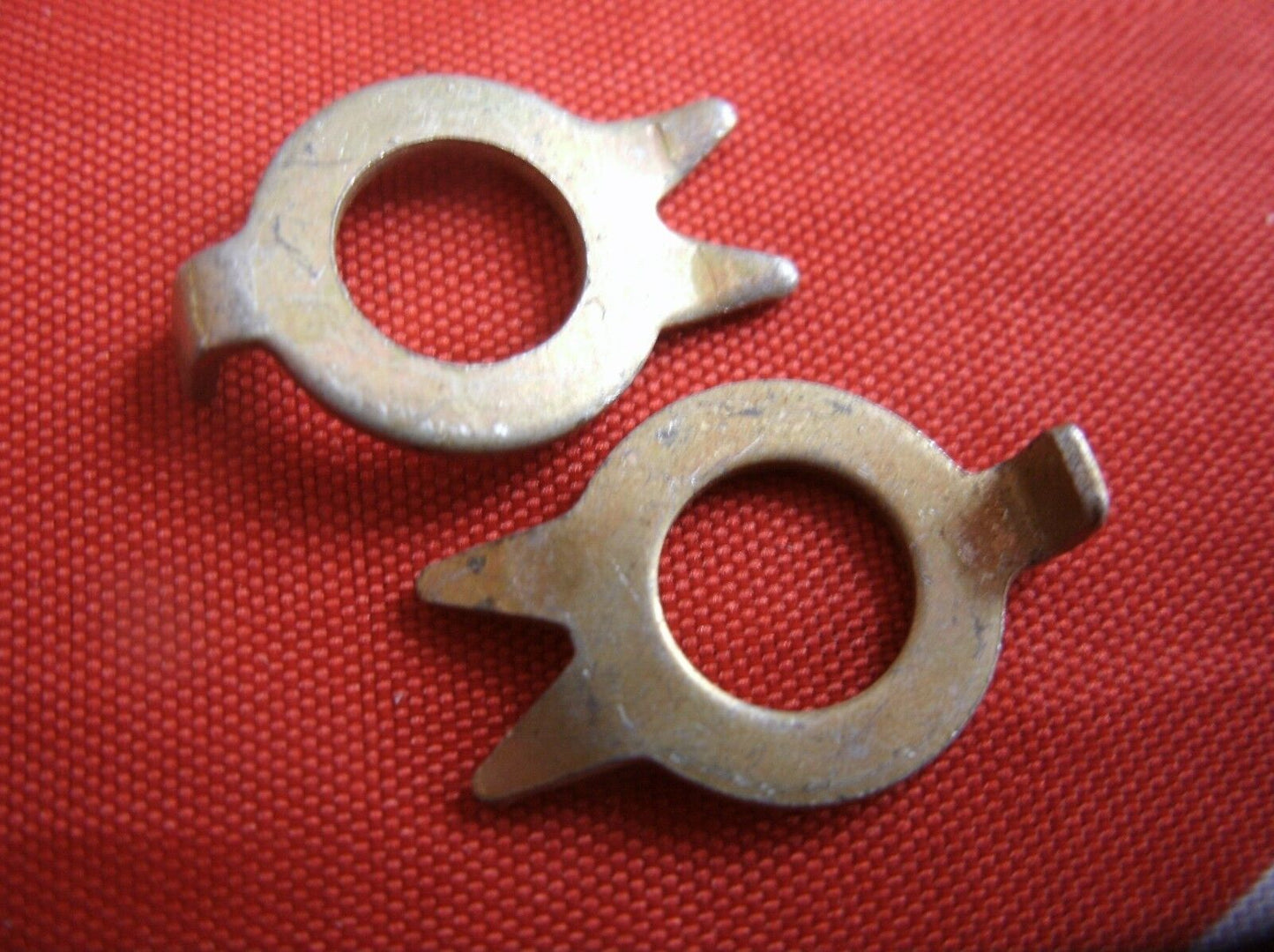 NOS Rover P6 2000 2200 & 3500 One Girling Rear Brake Pad Lock Tab 605053