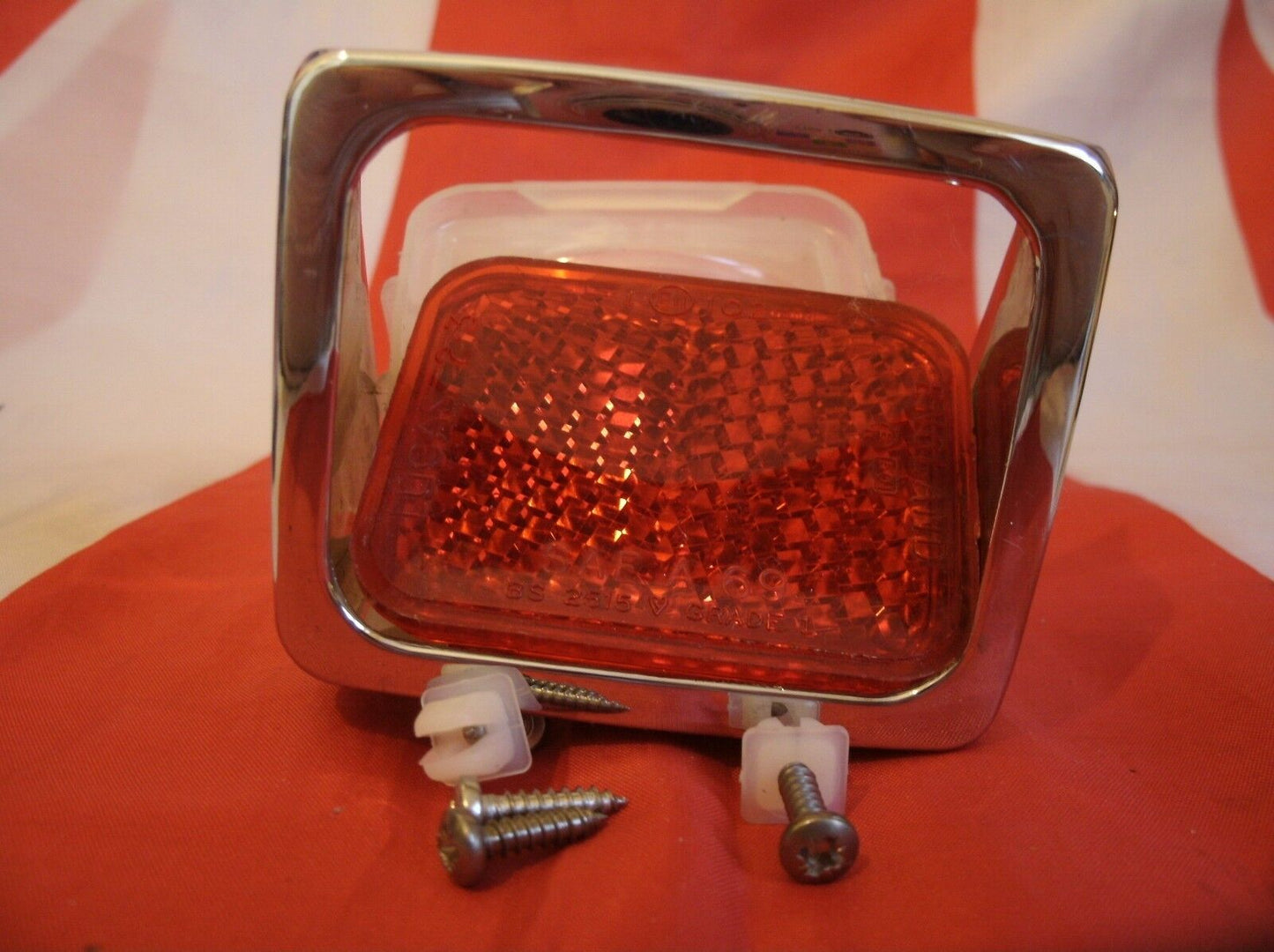 NOS ROVER P6 2000 2200 & 3500s Complete rear reflector genuine original LUCAS.