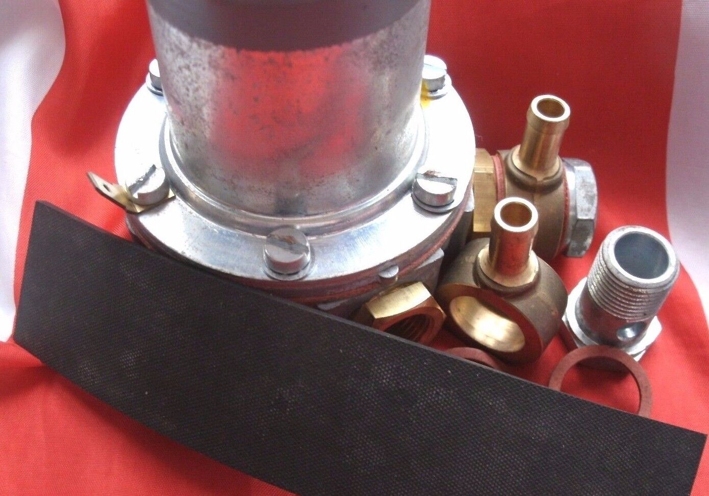 NewPetrol Pump 4 CARBURETTORS 12V With Fitting Banjo Bolts, Seals &Banjos NOS