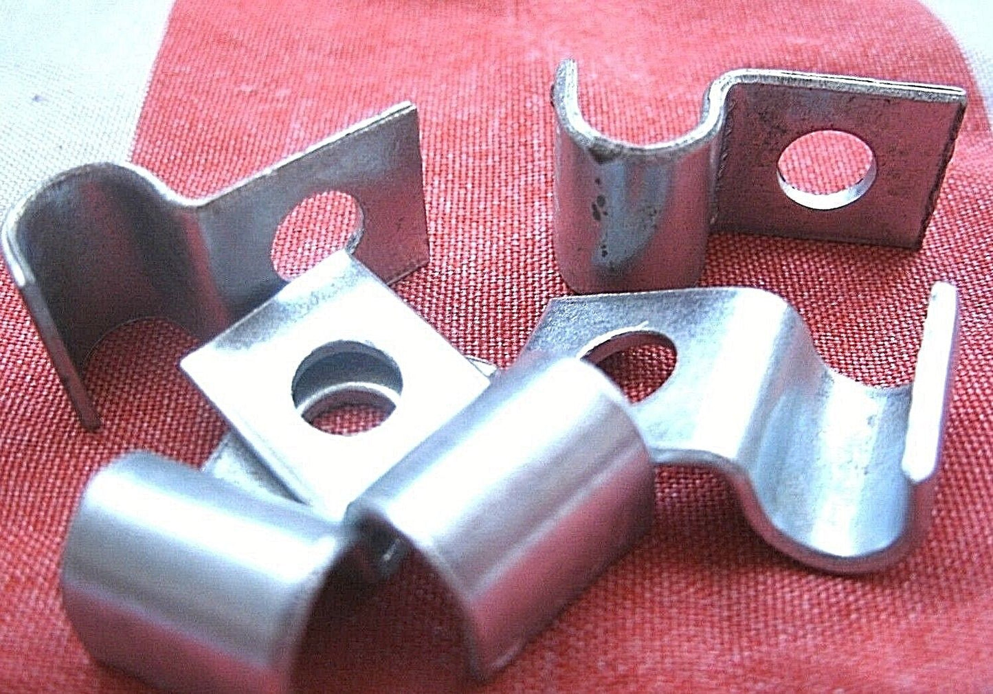 One Set Of 5 Rover P4 All Models 1/4 Brake Fluid Supply Tank Pipe Saddle Clips