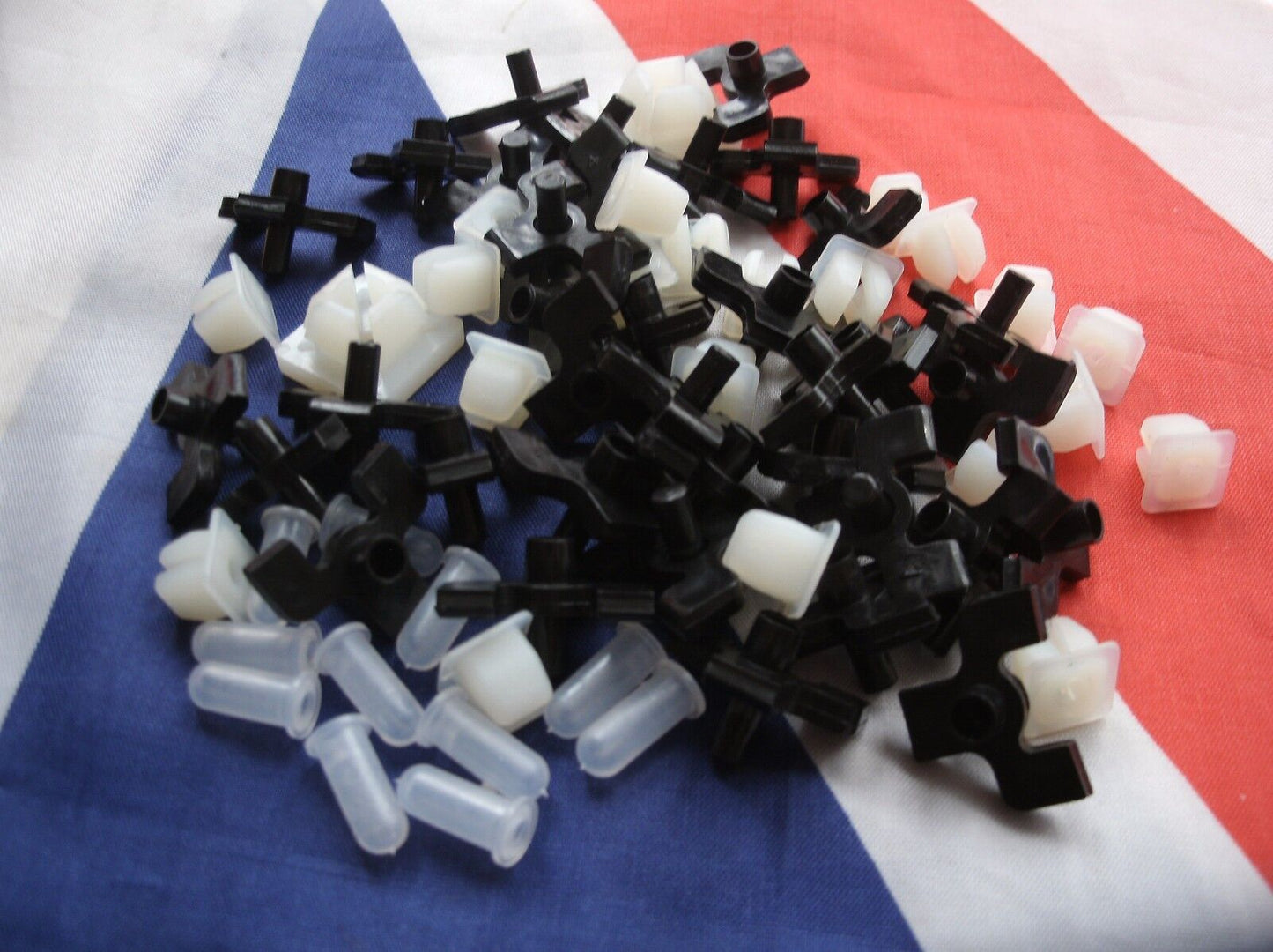 FORD GRANADA ONE NEW Set of Chrome wast line trim fixing Clips