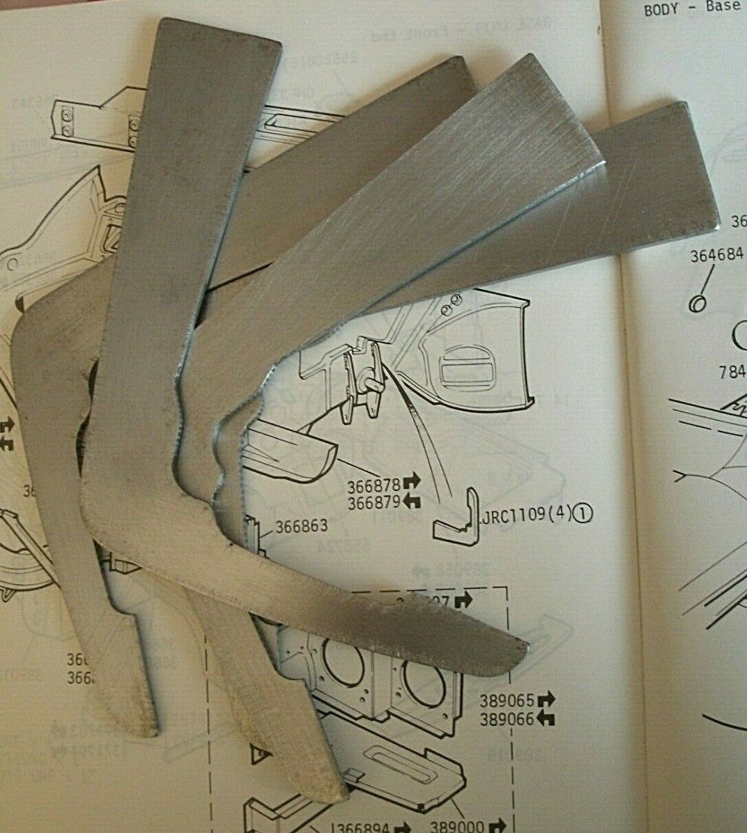 One Set 4 Rover P6 Reinforcing Plate Rear MTG Bracket Front Base Unit JRC1109