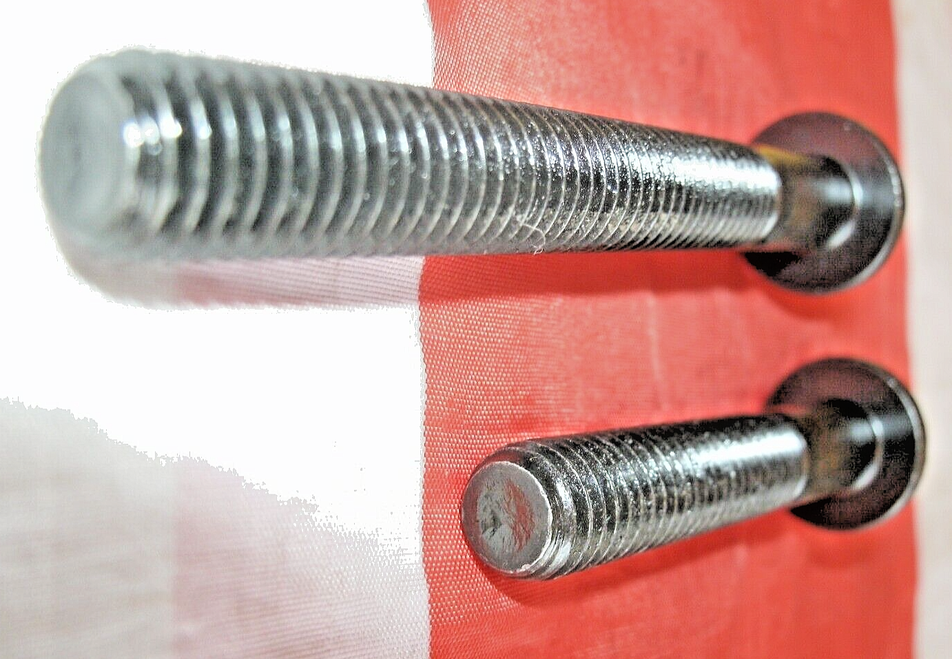 Land Rover V8 One Set 20 Cylinder Head Bolts Centre Two Rows Later Engine's