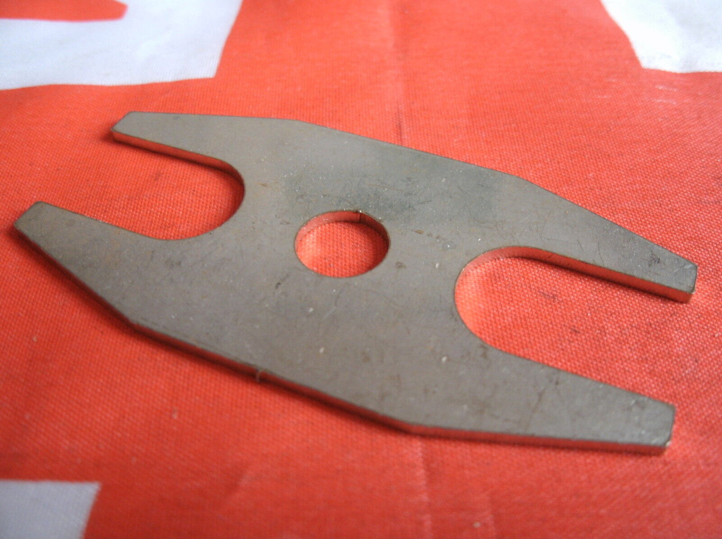 Triumph TR5 TR6 2.5 PI MODELS STAINLESS STEEL INJECTOR KEEP PLATE.