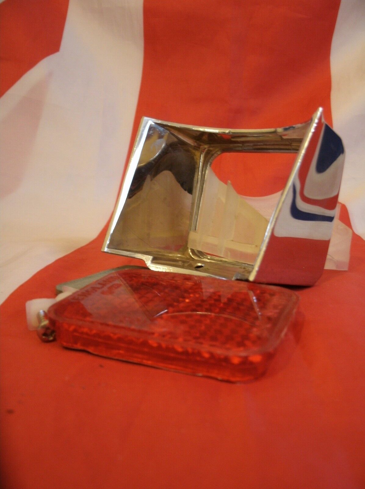 NOS ROVER P6 2000 2200 & 3500s Complete rear reflector genuine original LUCAS.