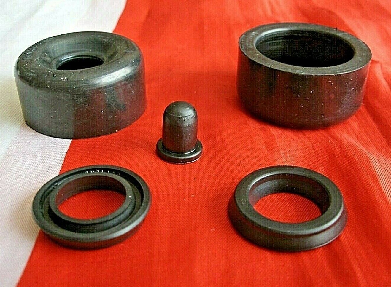 1 New Rover SD1 2.0 2.3 2.6 3.5 Rear Wheel Cylinder Seal kit SSB528 1976 On.
