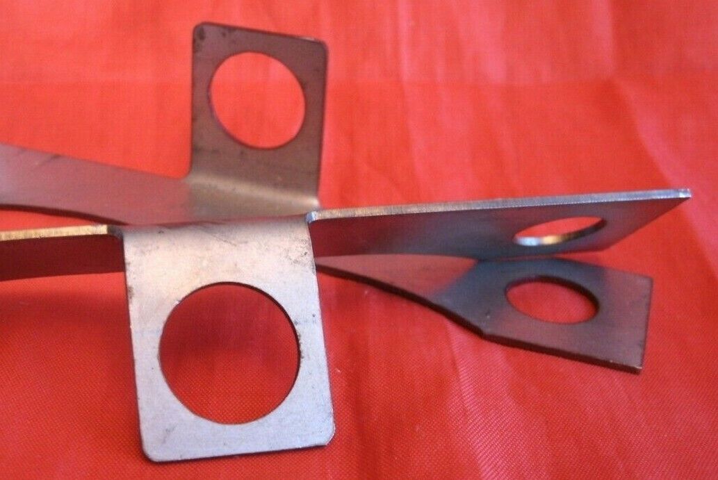 Rover SD1 Front Lower Suspension Steering Arm Lock Tabs Near & Off Side CRC438