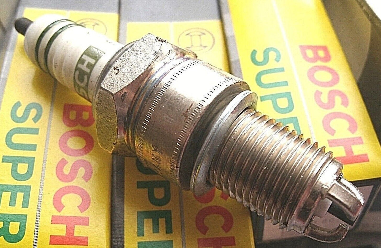 ONE PAIR OF NEW W5DTC Genuine Boxed Bosch Supper Spark Plugs 0241245070