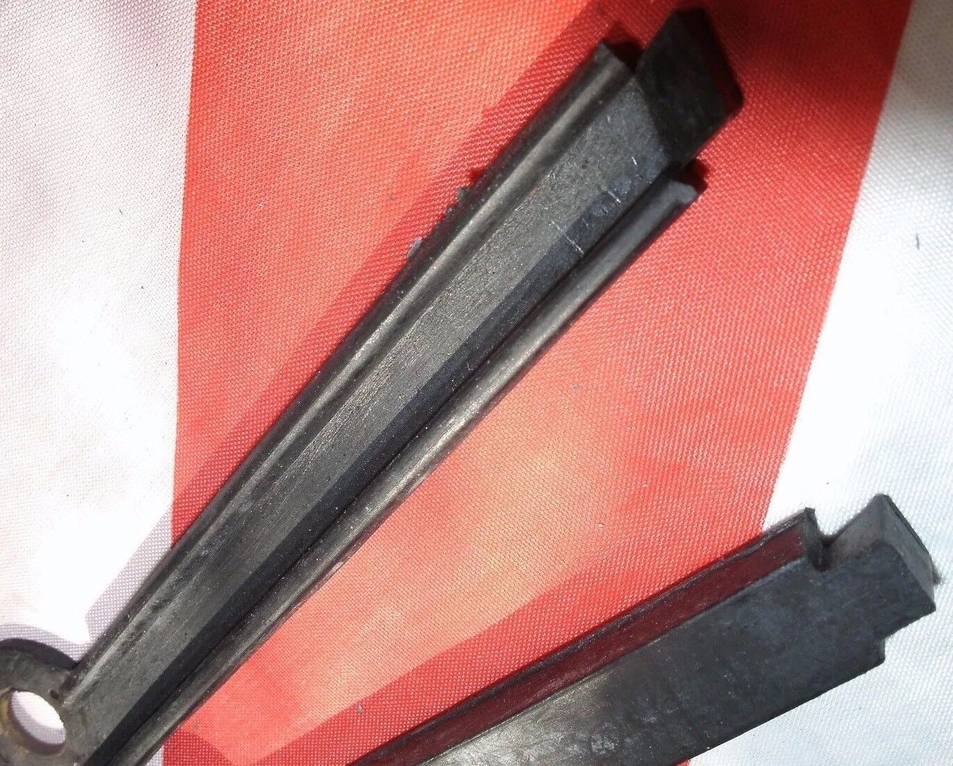 ROVER V8 3.5 P5B & P6B RUBBER END SEALS FOR THE SHIM TYPE INLET MANIFOLD GASKET.