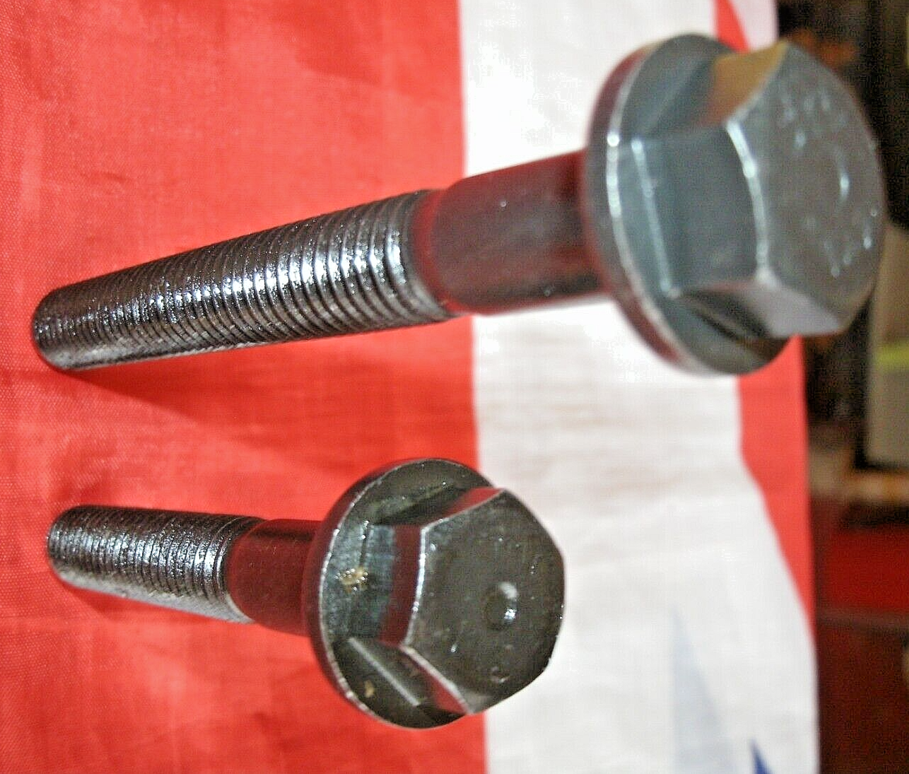 Land Rover V8 One Set 20 Cylinder Head Bolts Centre Two Rows Later Engine's