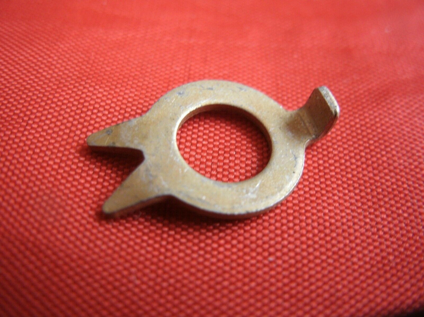 NOS Rover P6 2000 2200 & 3500 One Girling Rear Brake Pad Lock Tab 605053