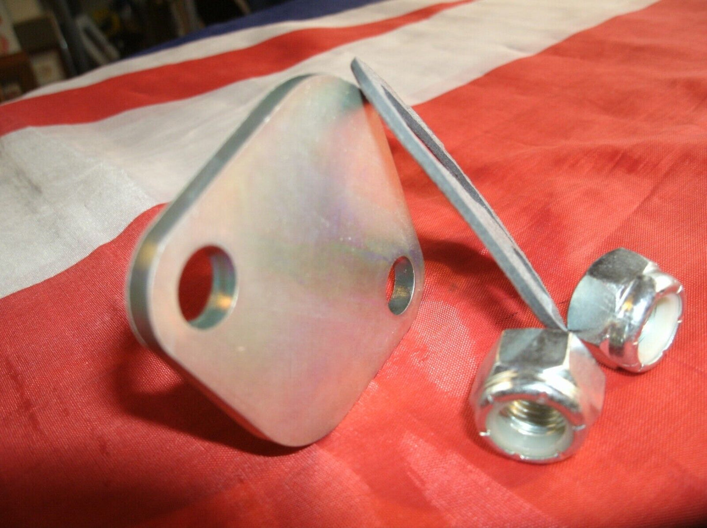 New Rover P4 80 1959 to 1962 Petrol Pump Blanking Plate Kit Gasket & Lock nuts.