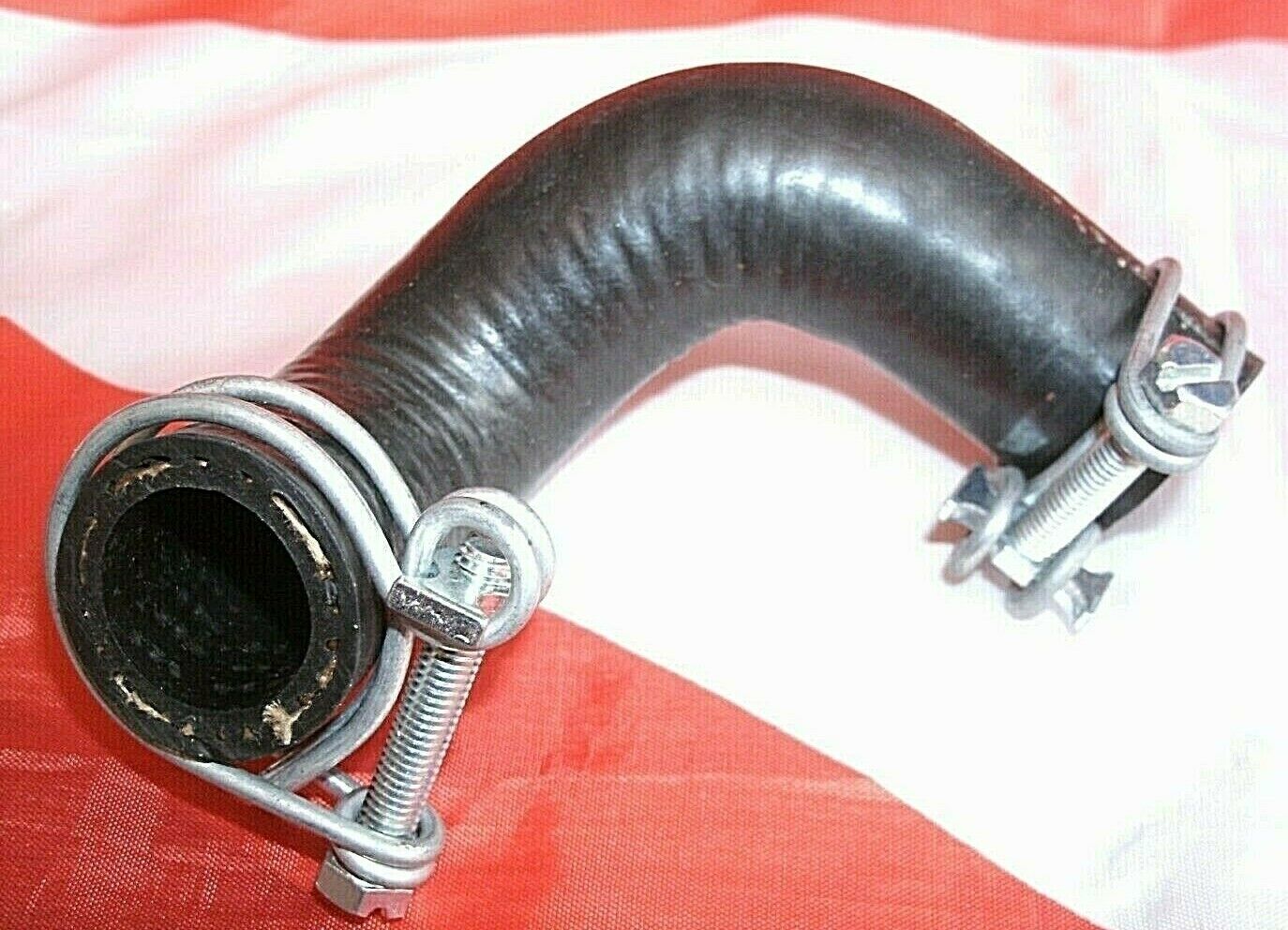 1 ROVER P5 3 LITRE OUTLET HOSE FROM WATER PUMP TO HEATER WITH 2 WIRE HOSE CLIP
