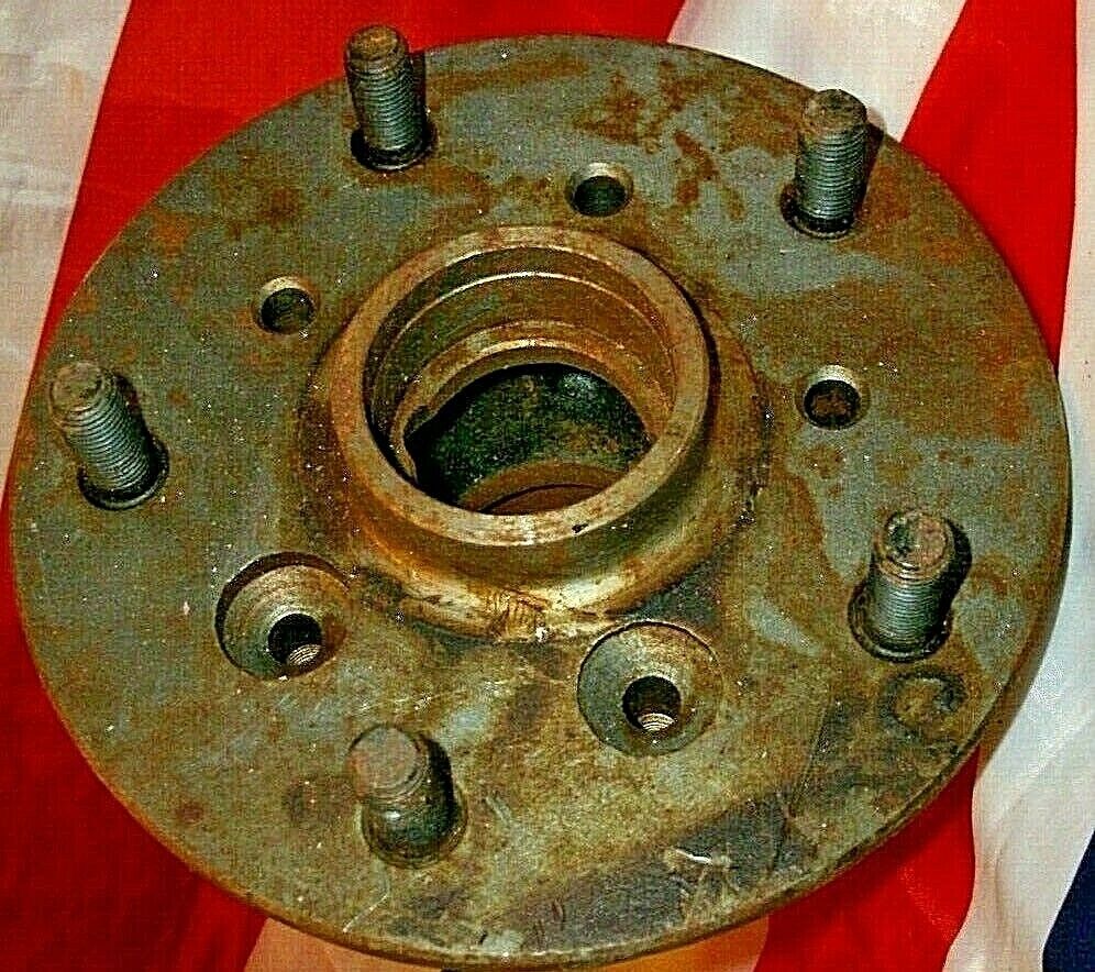 NOS Rover P6 V8 Front Suspension Hub Assemble & Wheel Studs