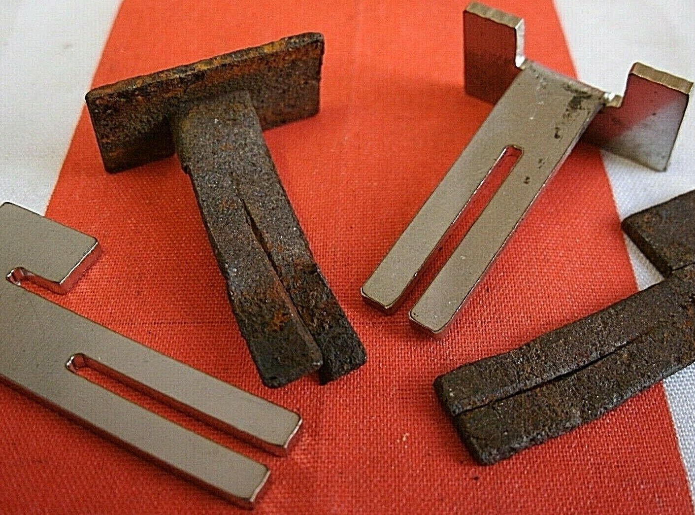 Rover P4 all models 1950 to 1964 One bonnet finishing strip fitting clip