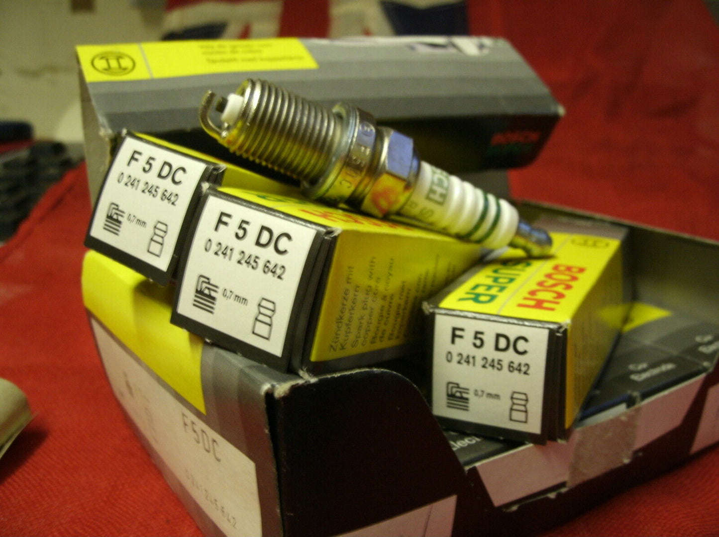 FORD MODELS BOSCH FR6DC 0 242 240 526 SPARK PLUG ONE SET OF 4