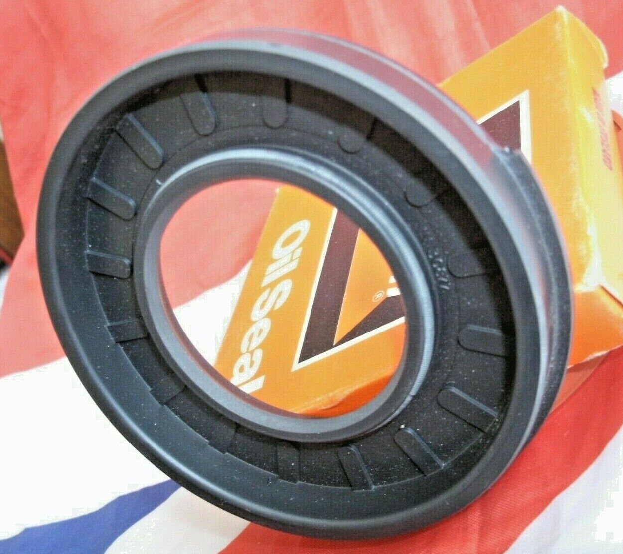 One NOS Pair Of Front & Rear Rover P6 2000 2200 Crankshaft Oil Seal,s 1963 1977.