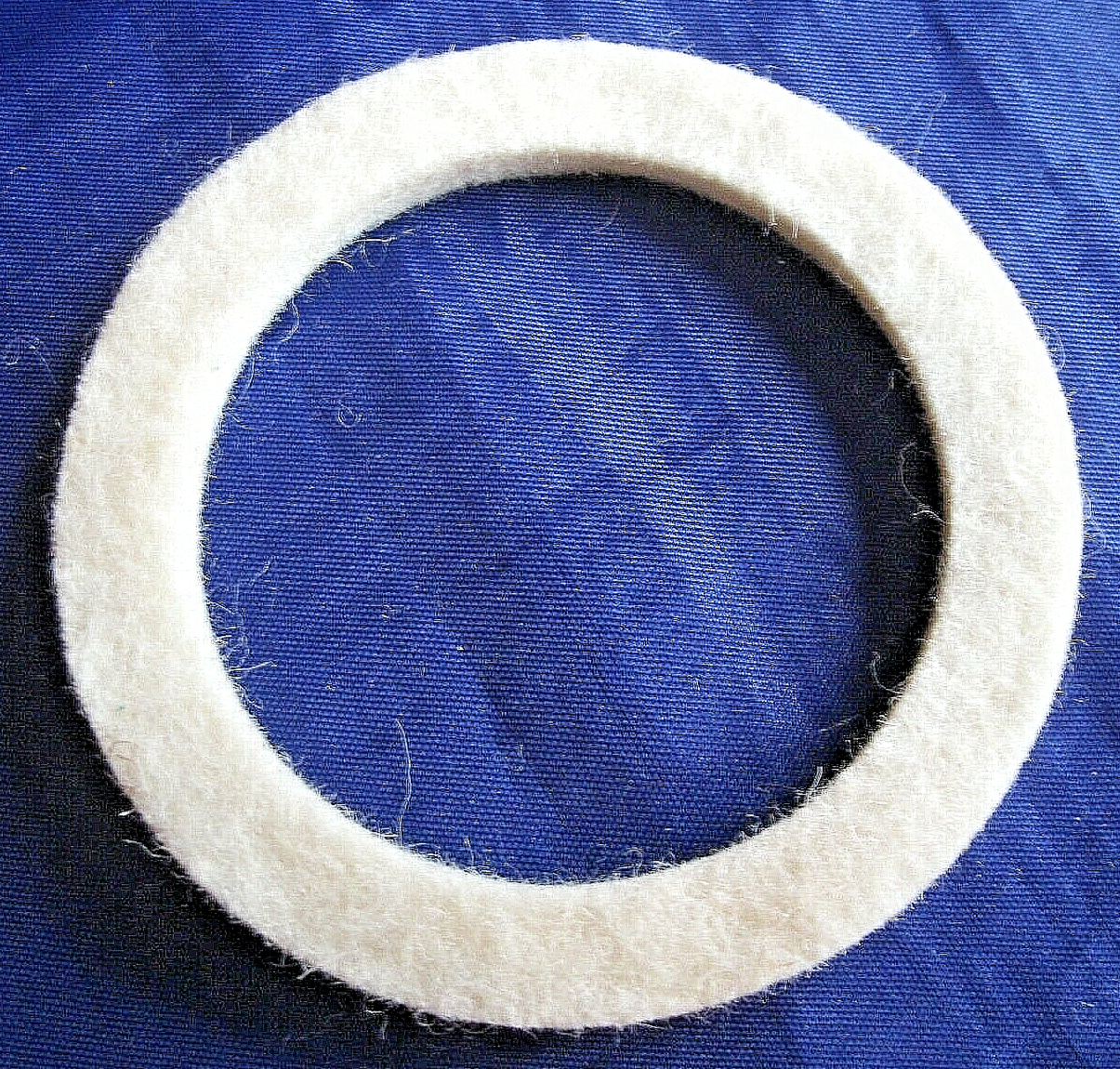 One NEW Volvo P1800s Front Crank shaft Oil Seal Felt Type from 1969 to 1973.