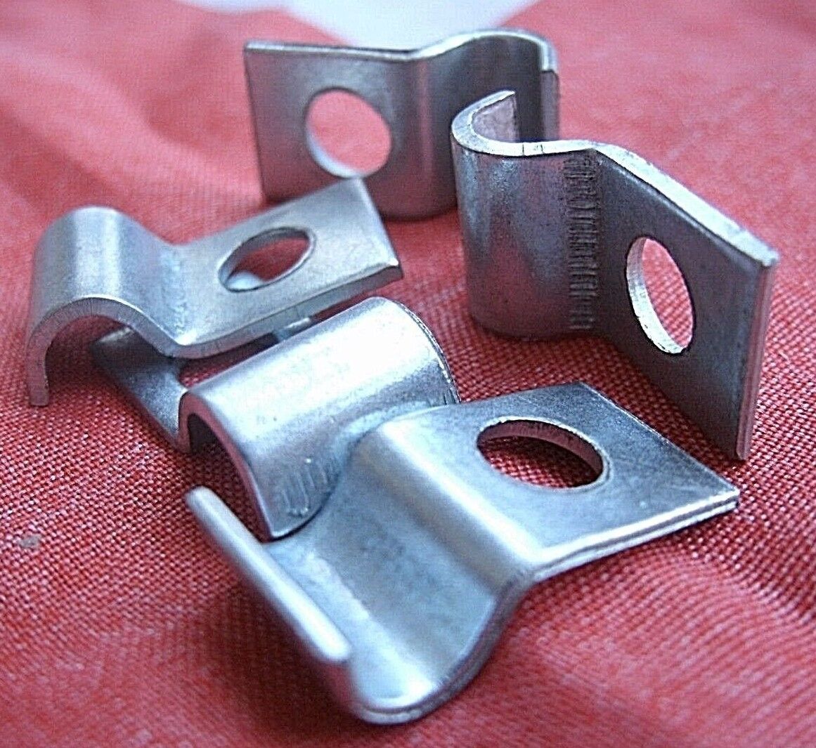 One Set Of 5 Rover P4 All Models 1/4 Brake Fluid Supply Tank Pipe Saddle Clips