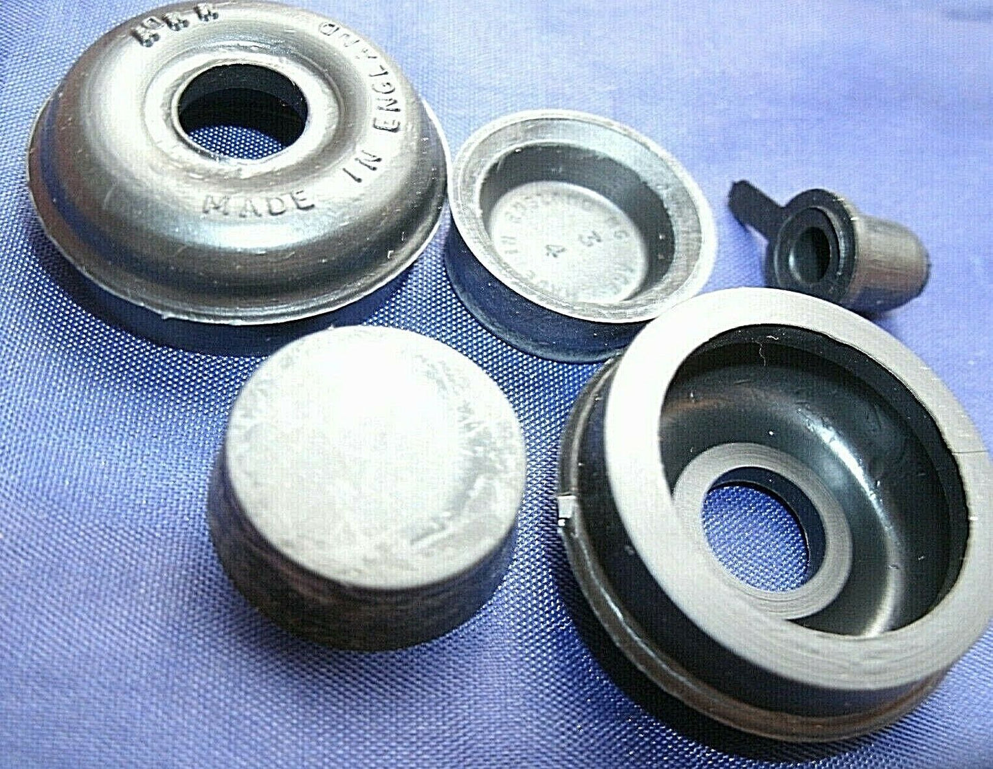 1 Rover P4 P5 Rear Wheel Cylinder Seal Kit Rubber Seals for the 3 bolt cylinder
