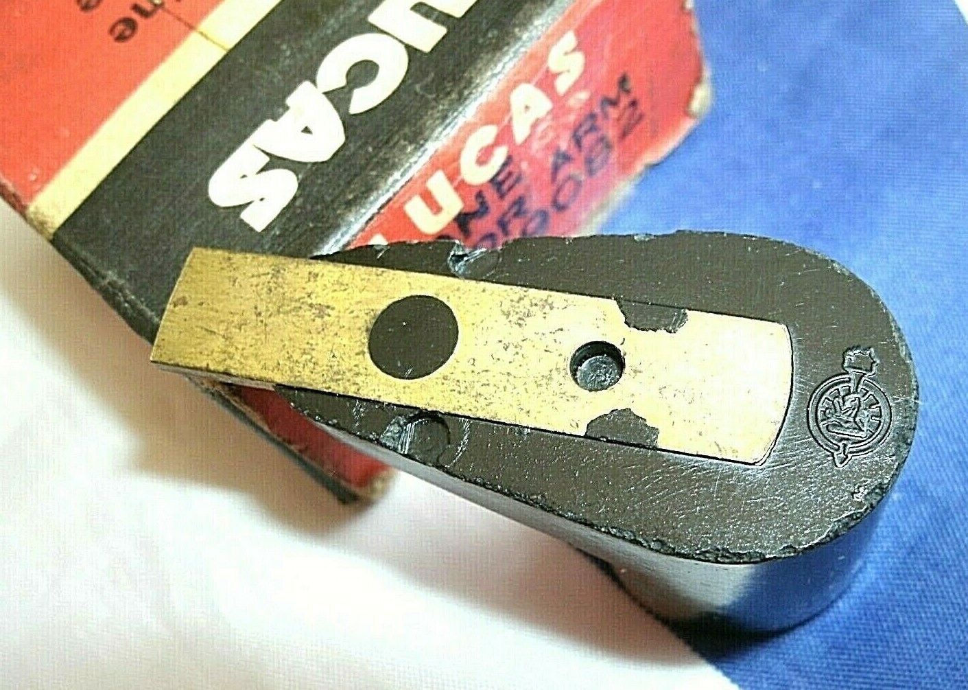 One NOS V8 Rotor Arm Lucas 54419082 Aston Rolls Rover Triumph Stag With O/E Box