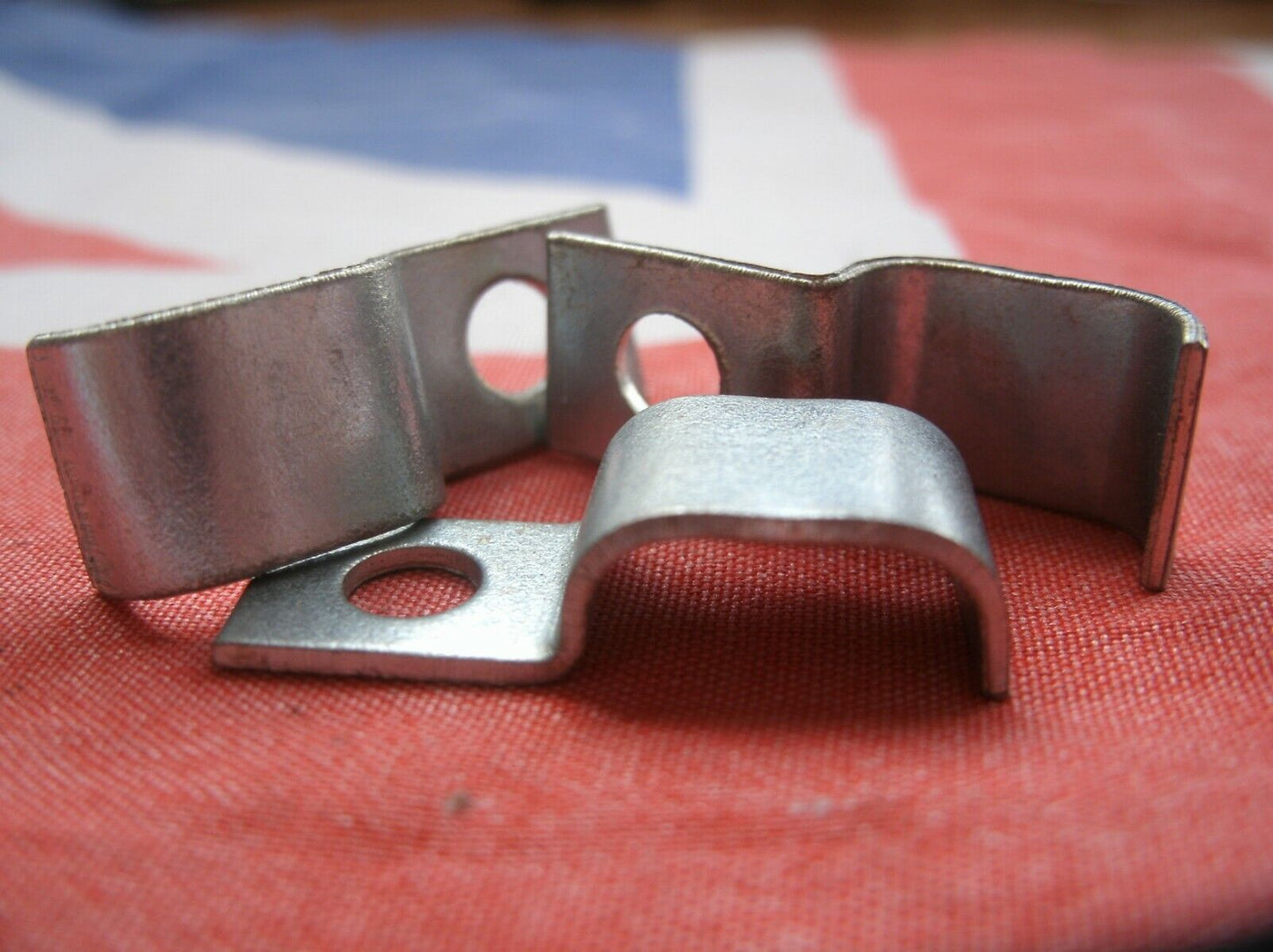 3 New Land Rover 3/16 Twin Metal Brake Pipe Fitting Clips Clamps Steel & Plated.