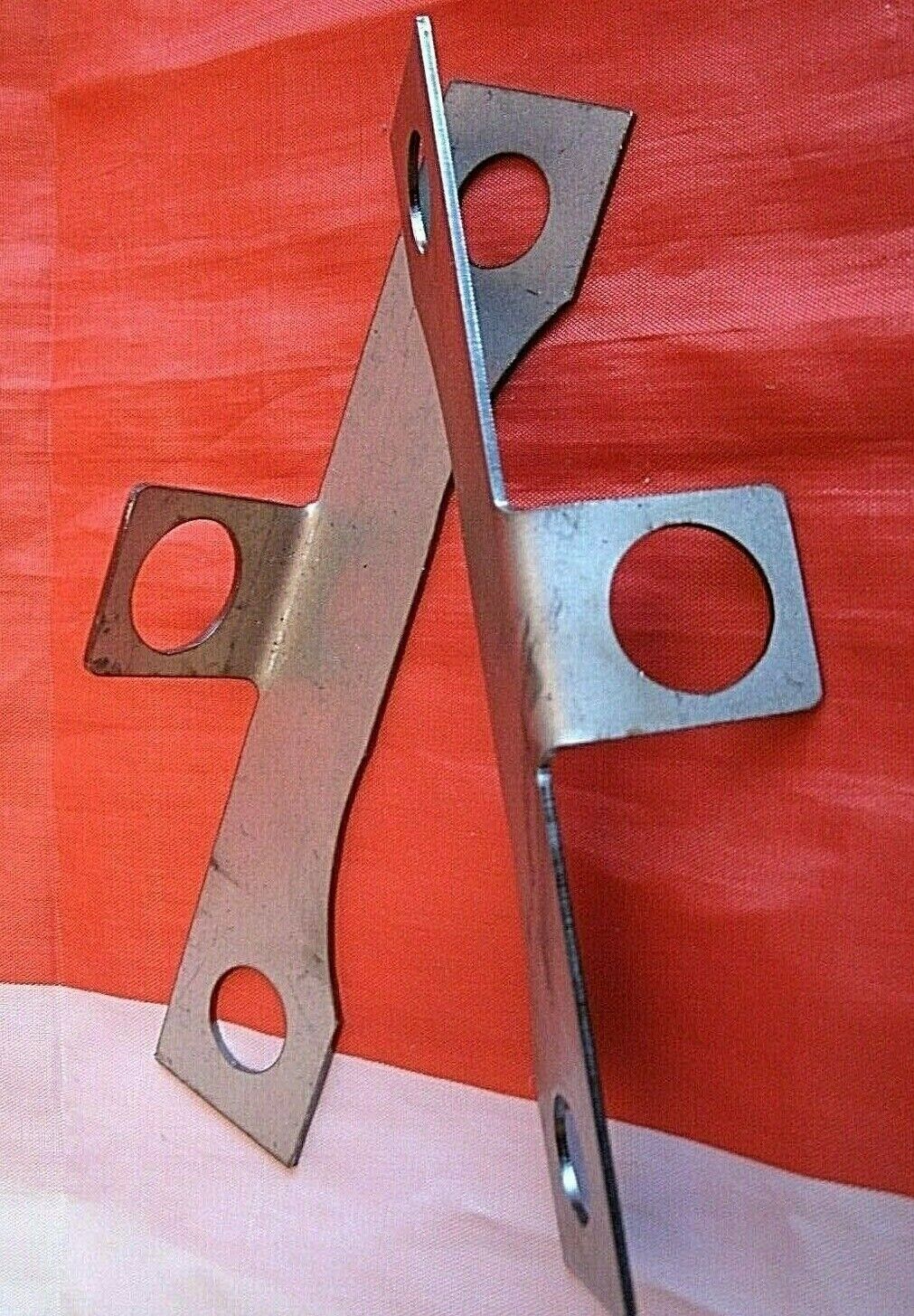 Rover SD1 Front Lower Suspension Steering Arm Lock Tabs Near & Off Side CRC438