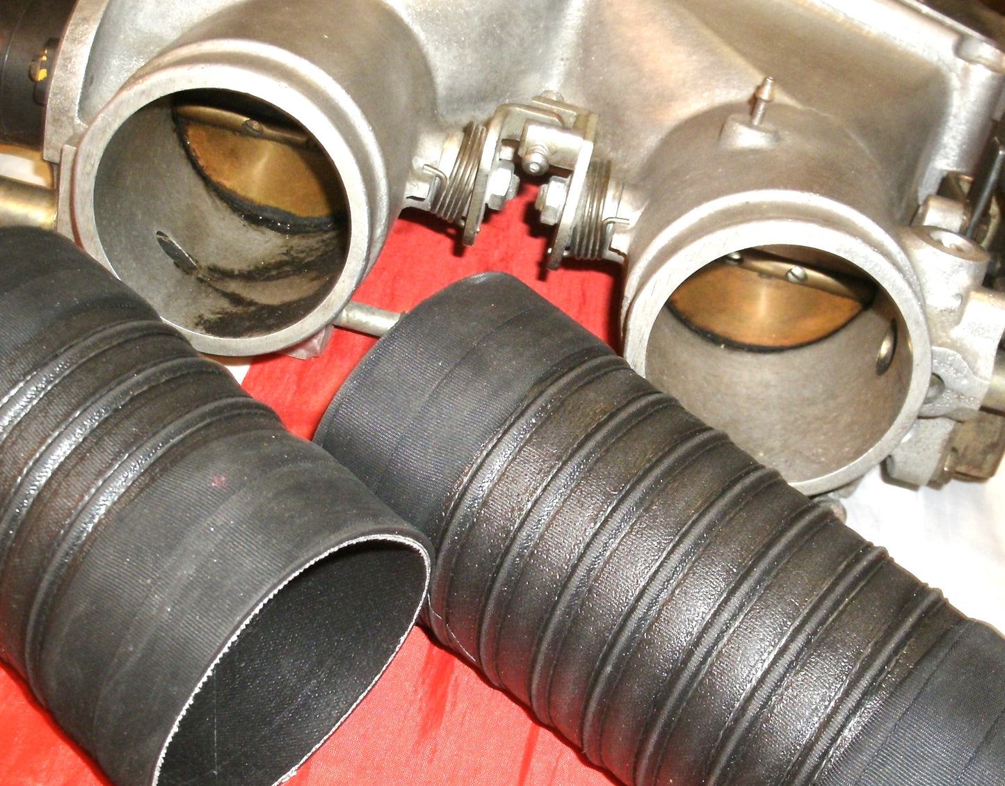 Rover SD1 V8 Twin Plenum One Pair Of Induction Hoses.