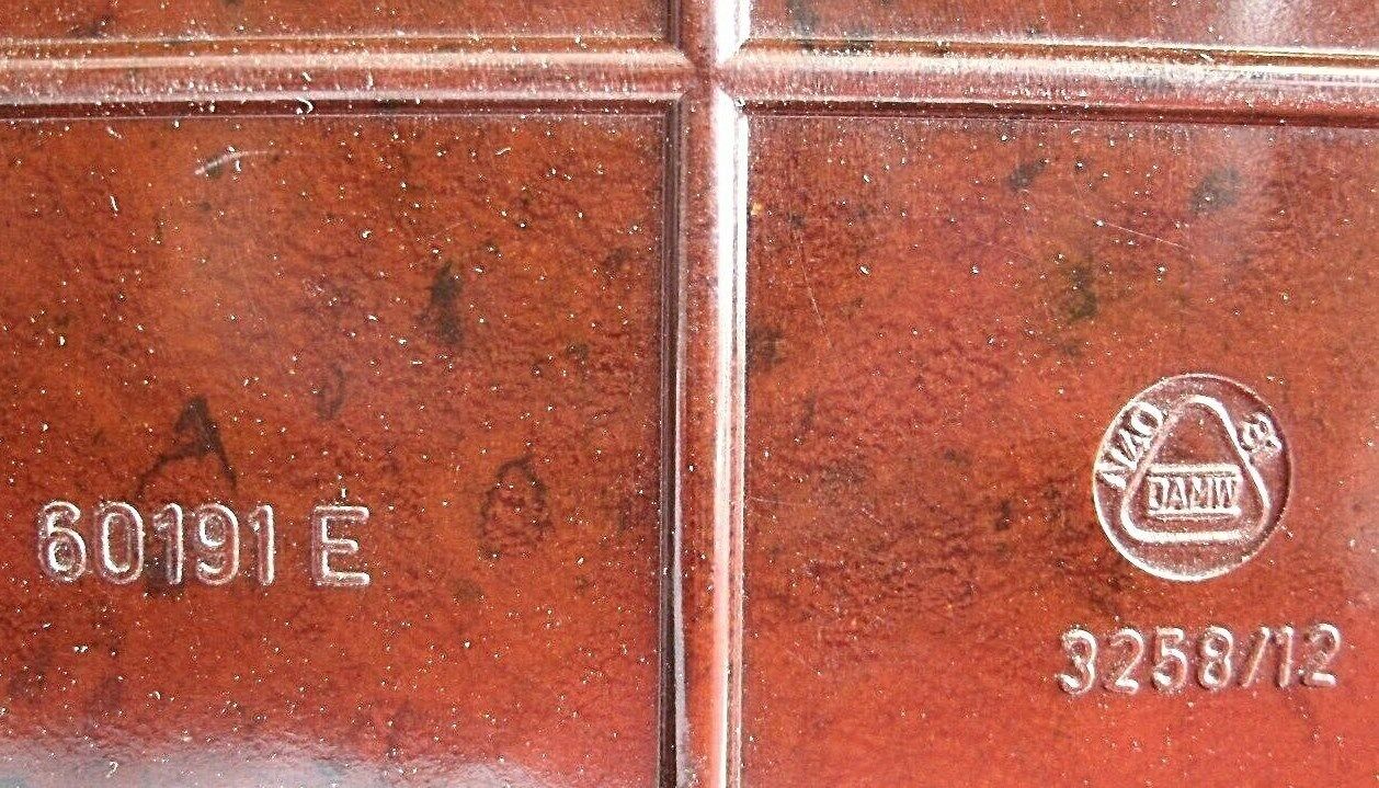 Stunning Brown Bakelite Little Singer Sewing Machine Box 11 s 1 L Conpartments.