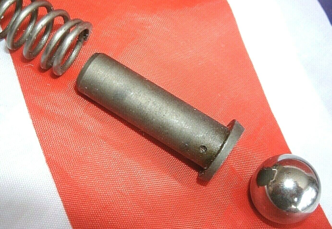 NOS SERIES 1.2.3 LAND ROVER OIL PRESSURE RELIEF VALVE SPRING PLUNGER & BALL KIT.
