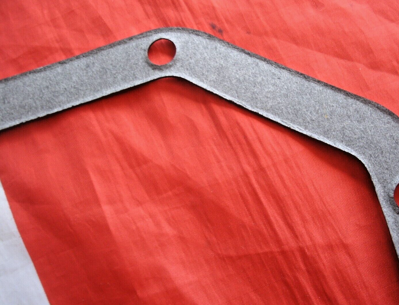 One New Rover V8 GEMs P38 RUBBER Sump Gasket For The 4.0  & 4.6 Liter Engines