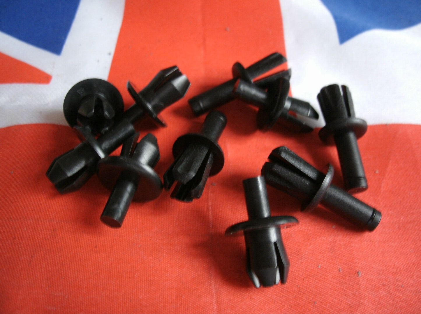 Classic Range Rover plastic plugs for the Outer sill Covers One Side.