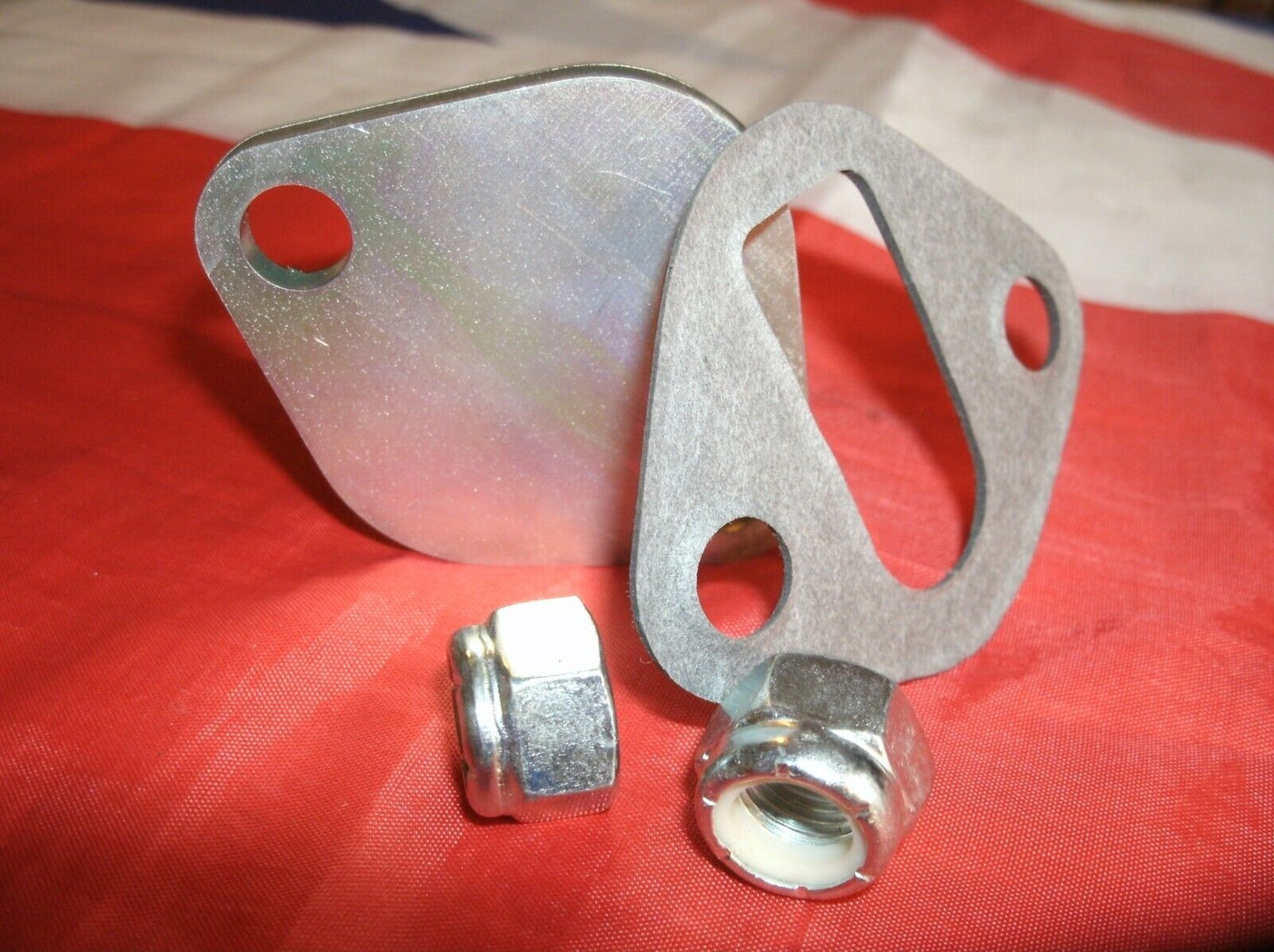 New Rover P4 80 1959 to 1962 Petrol Pump Blanking Plate Kit Gasket & Lock nuts.