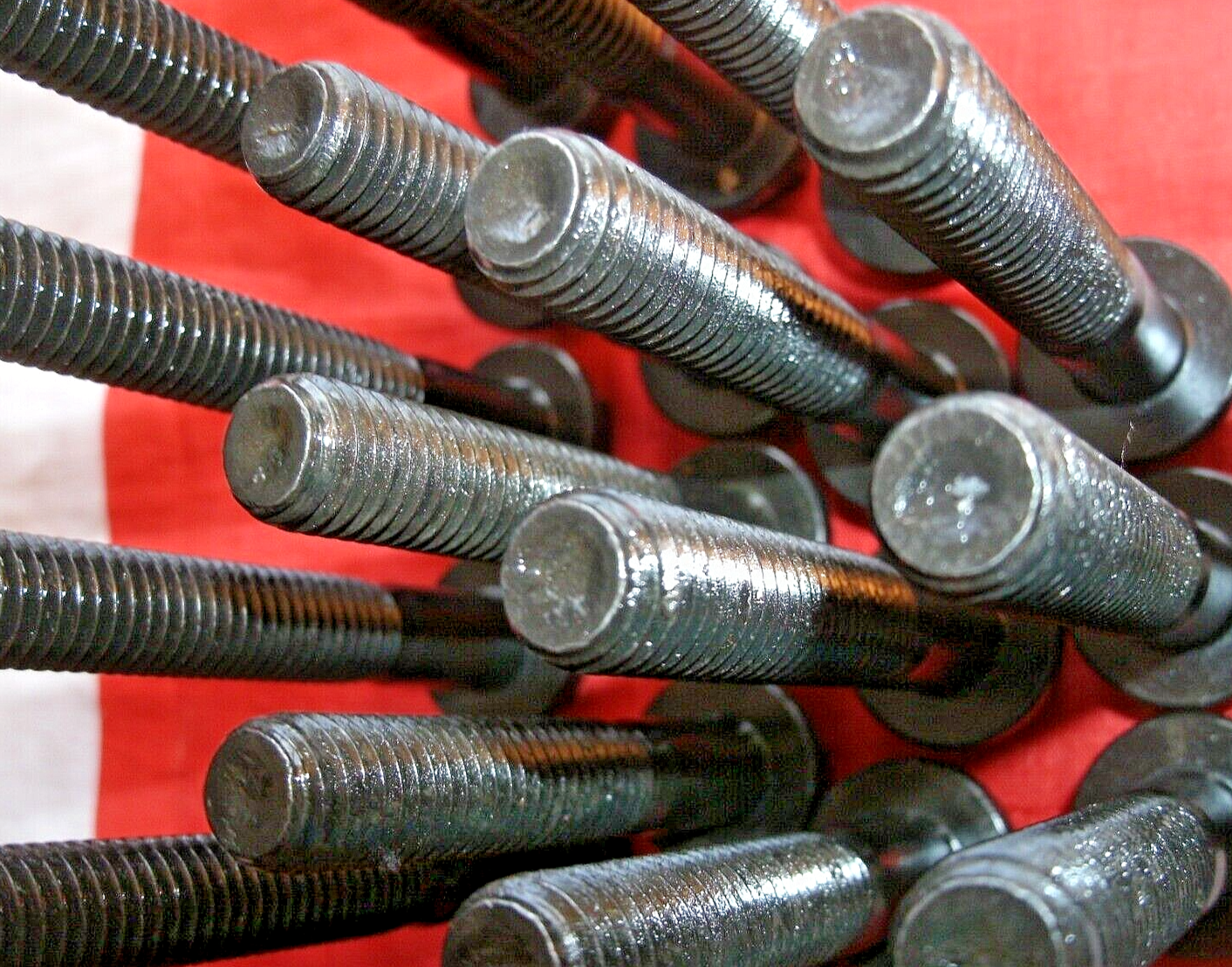 Land Rover V8 One Set 20 Cylinder Head Bolts Centre Two Rows Later Engine's