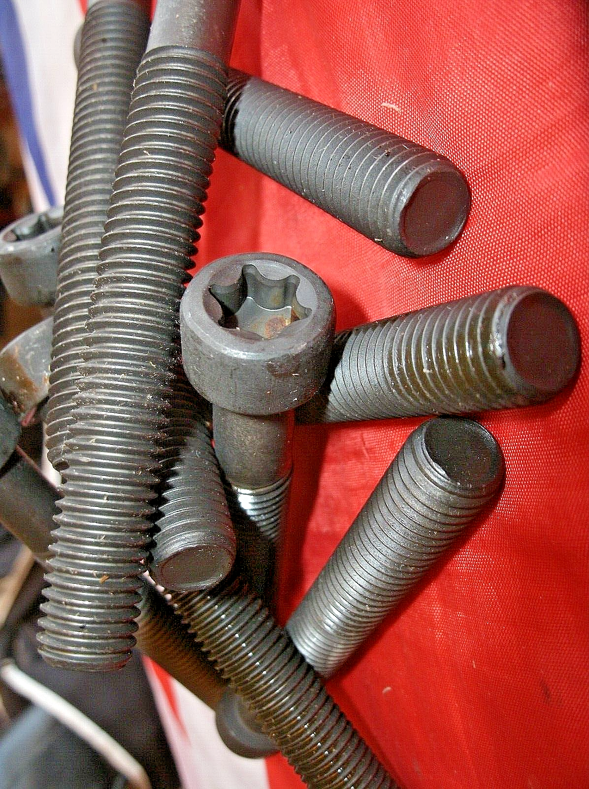 One New Set Of Ten Course FORD Pinto Cylinder Head Bolts 1.6 1.8 & 2.0 Models.